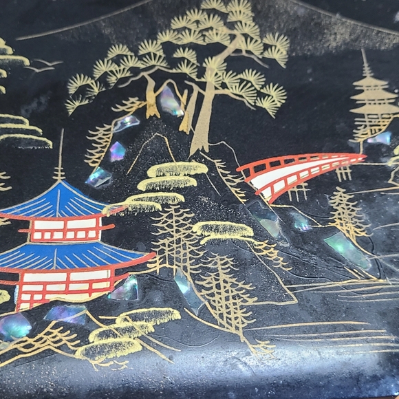 Vintage Japanese handpainted black lacquer jewelry music box. - Picture 8 of 9